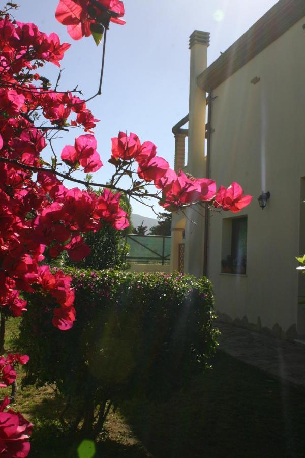 Casa Vacanze Menta Fiorita Flumini di Quartu Exterior foto